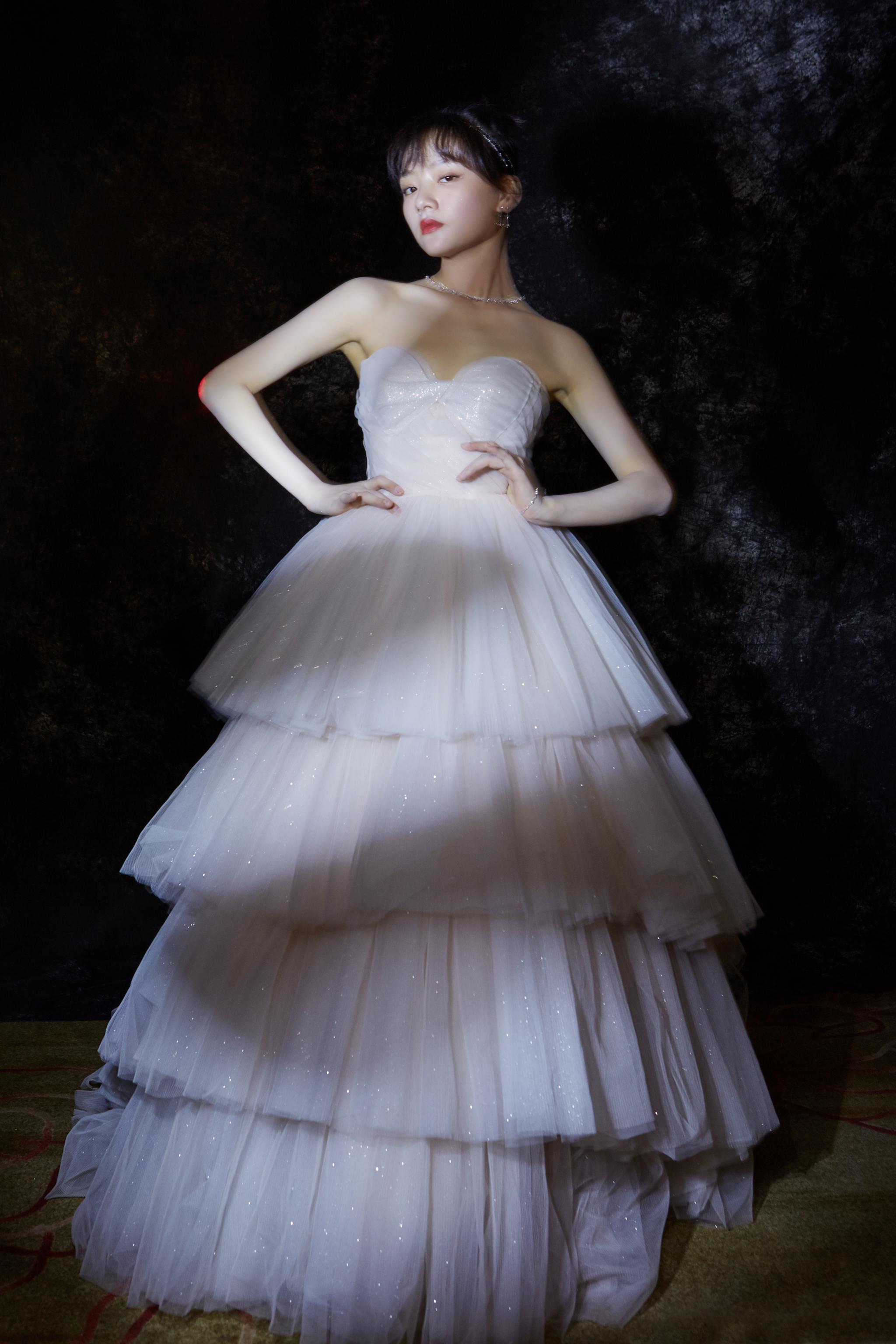 昨日,@debeers戴比尔斯 相伴 @演员任敏 亮相 2020