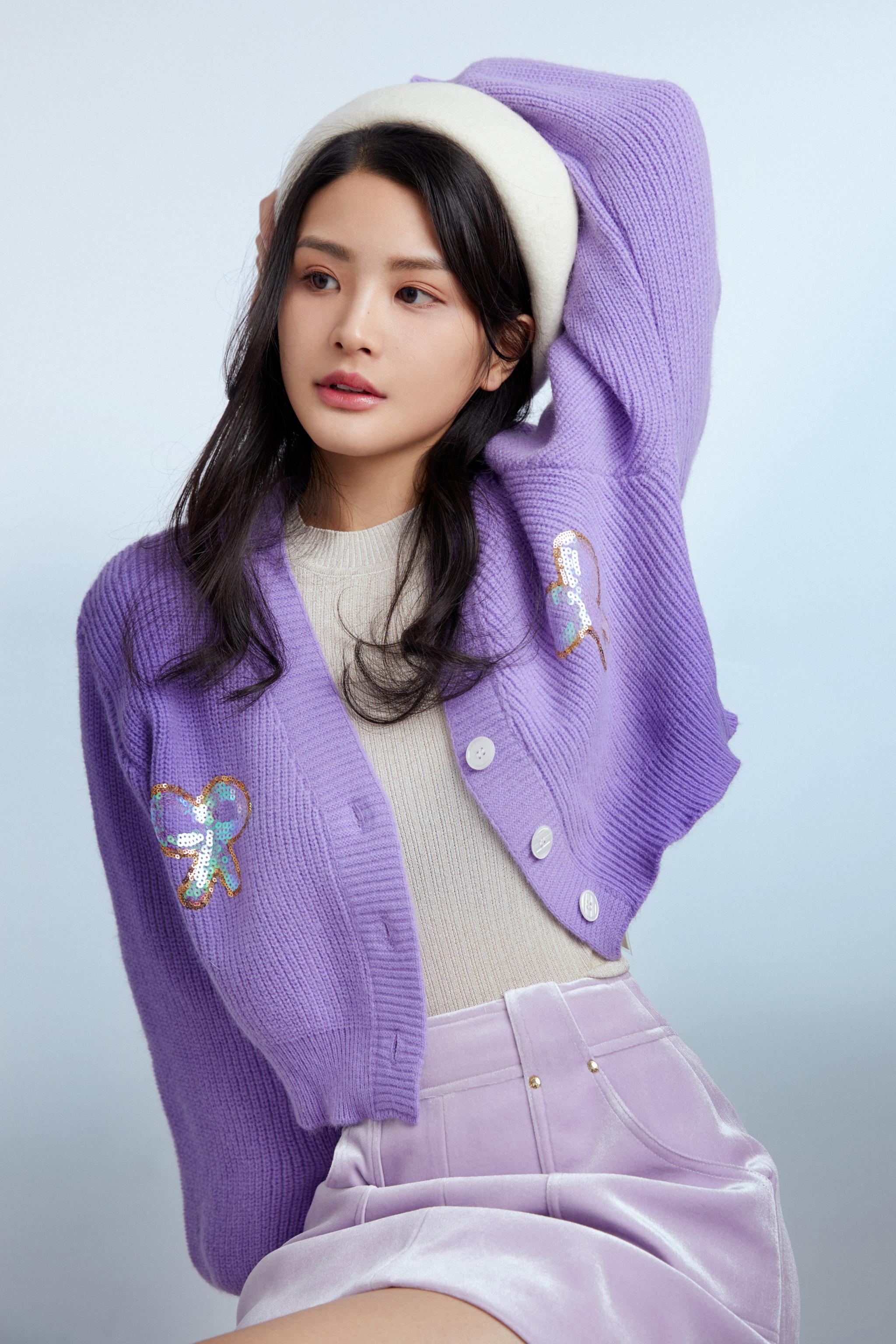 今日,新人演员@陈品如veronica 一组最新写真大片释出,镜头下