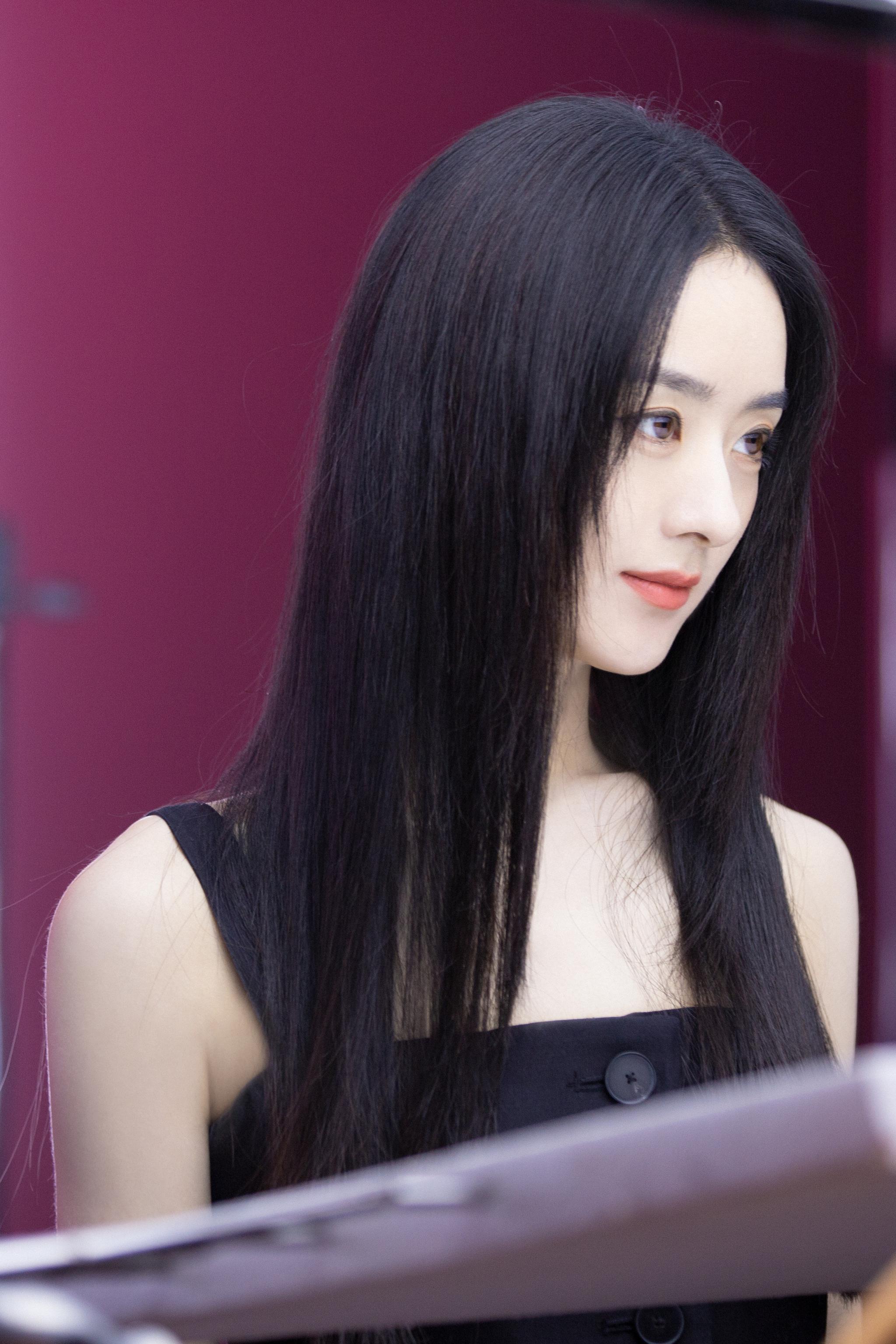 赵丽颖的黑长直发造型_高清图集_新浪网