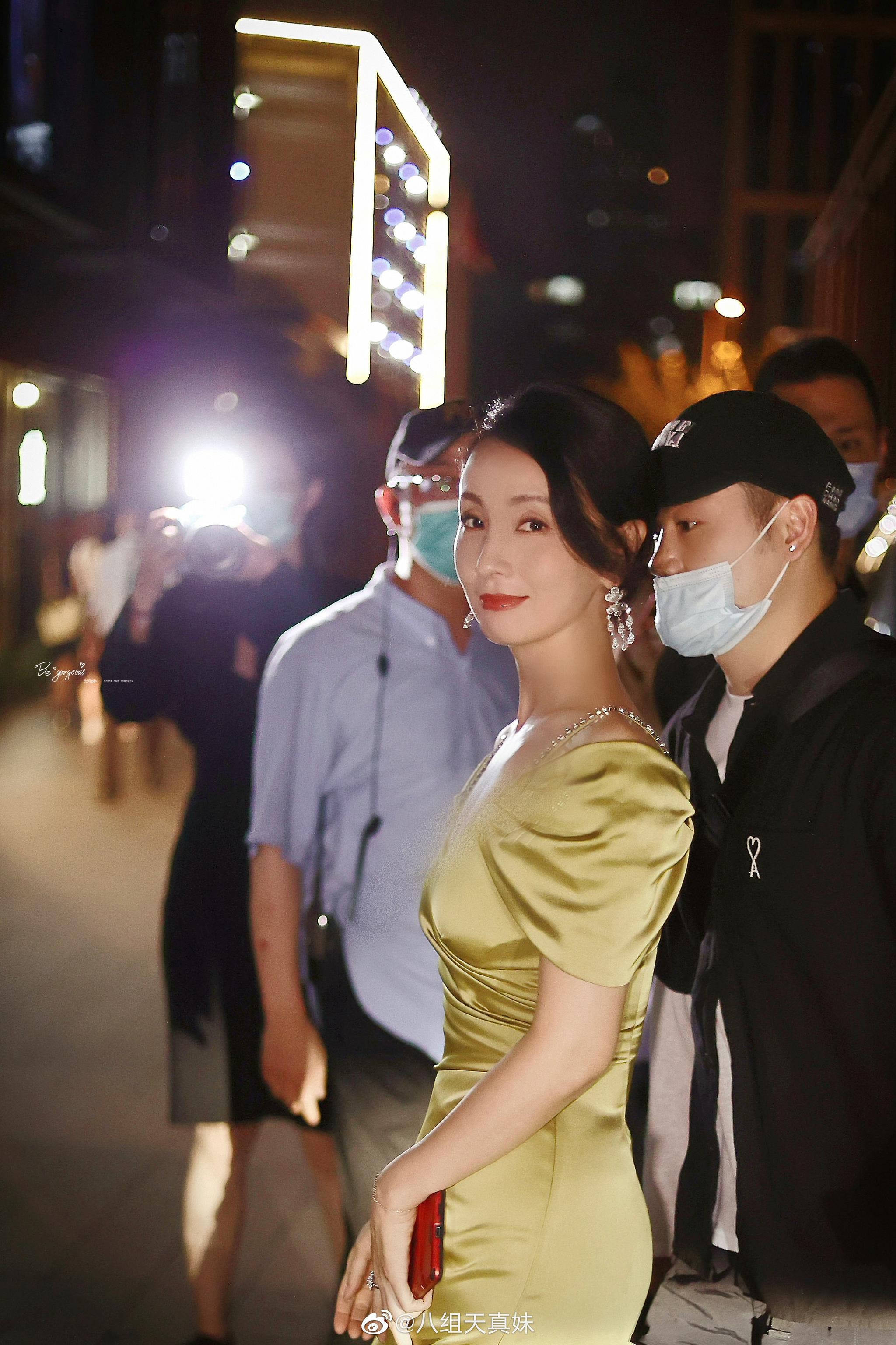 导演徐峥老婆陶虹活动图饭拍,这身材真的绝了……_高清图集_新浪网