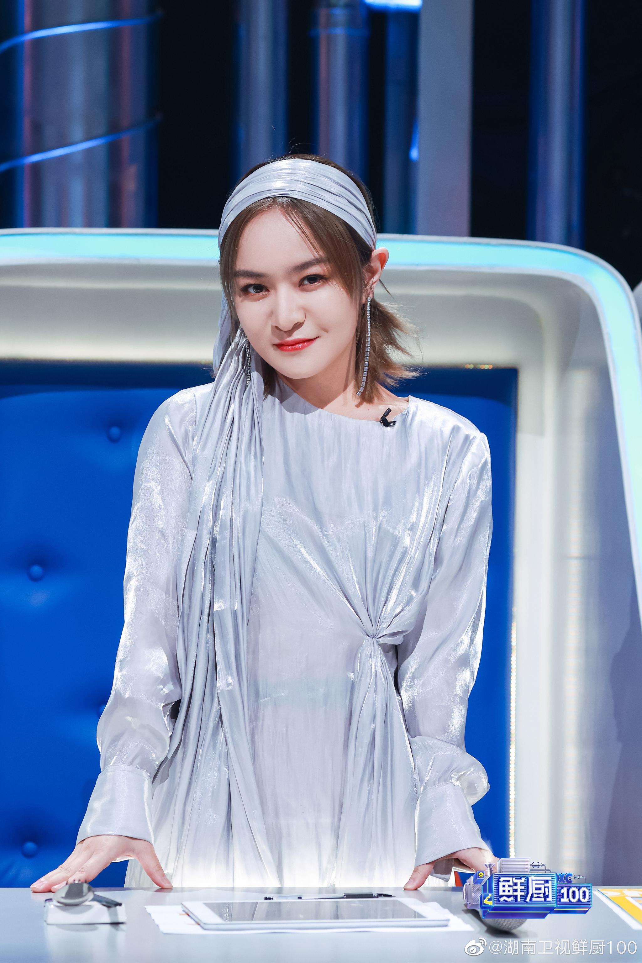 哇,今天@思文文文 姐姐的造型好复古好华丽!