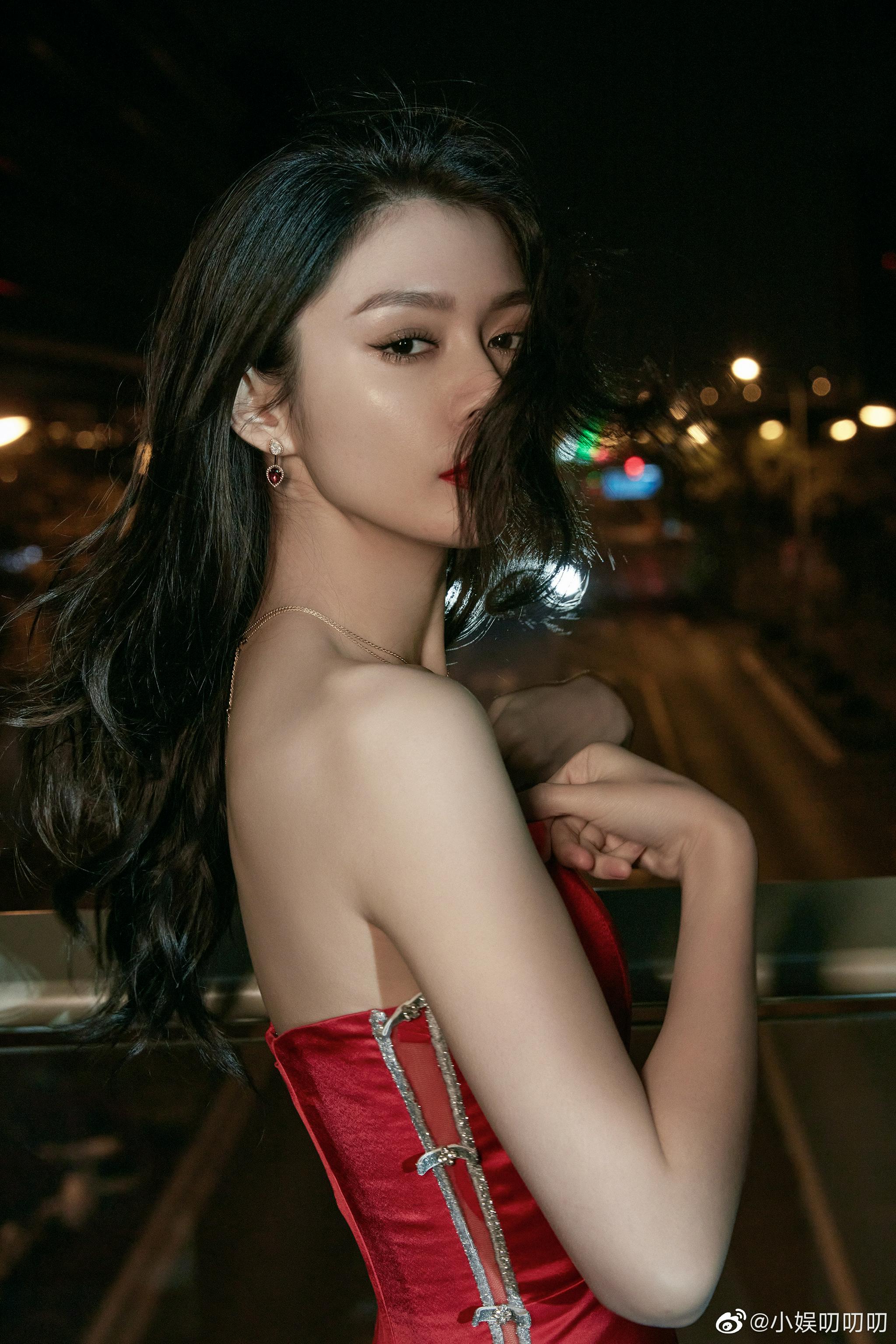 elle风尚大典傅菁工作室出图 今天是穿的红裙的明艳美女