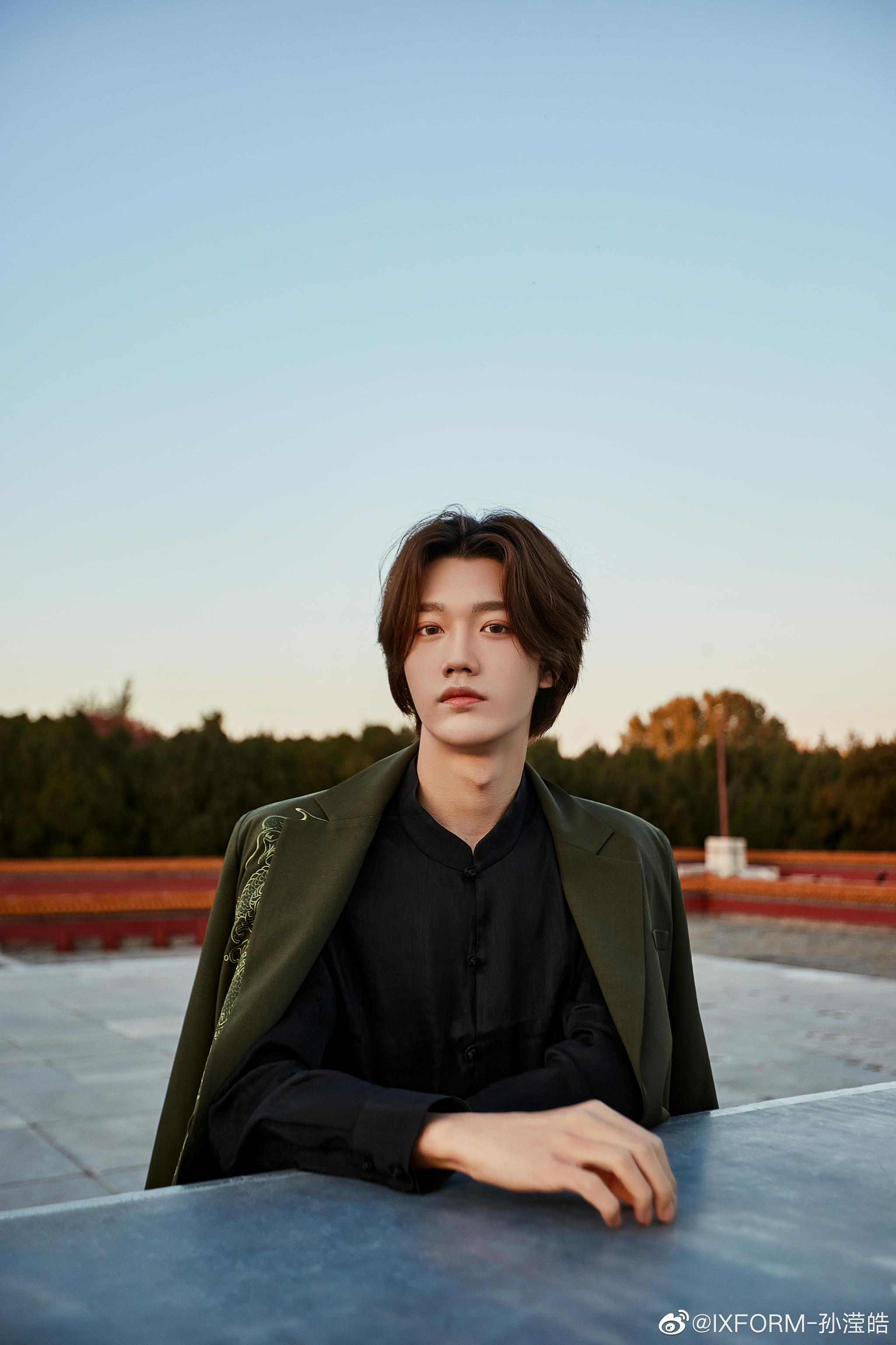 孙滢皓的衣帽间再次更新这一期大龙晒出了韵味感照片