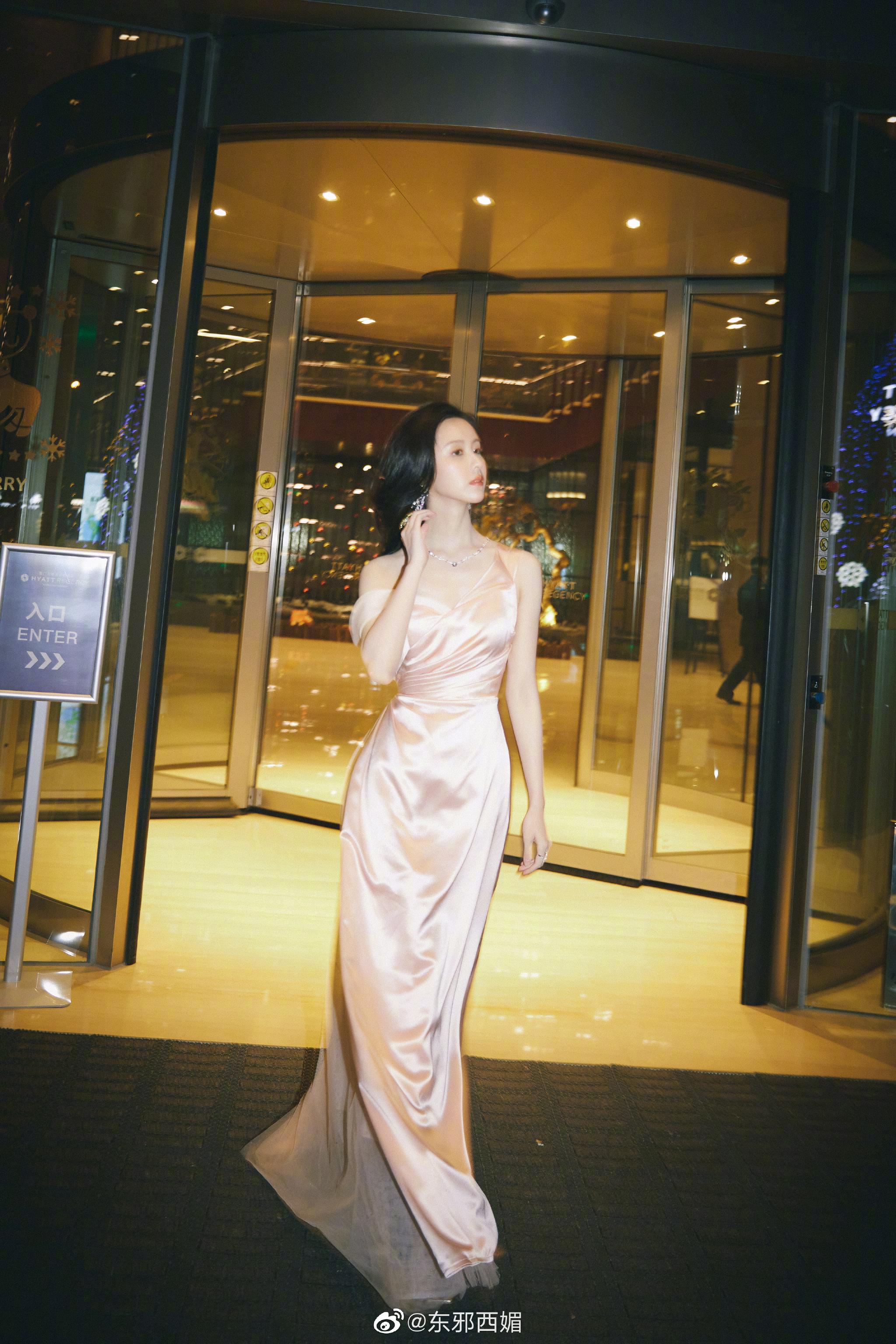 女星红毯造型喜欢哪套