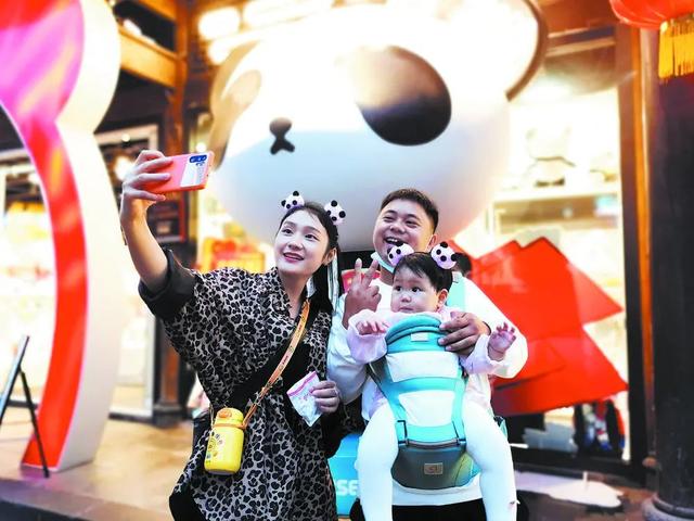 国庆七天国内5.15亿人次出游,成都上榜全国前三!休闲区蓝鸢梦想 - Www.slyday.coM 国庆七天国内5.15亿人次出游,成都上榜全国前三!休闲区蓝鸢梦想 - Www.slyday.coM