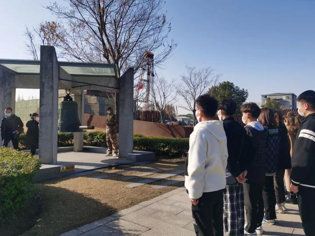 今天,金山这样祭奠这个特殊的日子休闲区蓝鸢梦想 - Www.slyday.coM 今天,金山这样祭奠这个特殊的日子休闲区蓝鸢梦想 - Www.slyday.coM