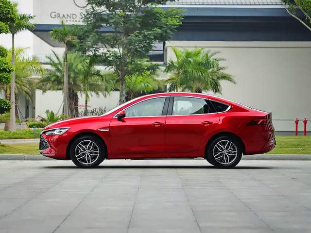 出一款“爆”一款，提车等小半年，国产品牌崛起，闭眼买不后悔！