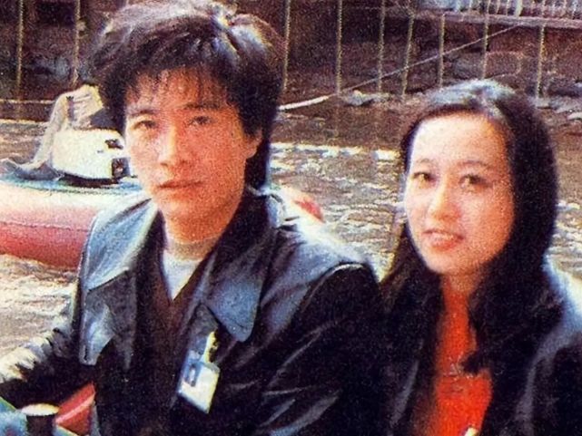 著名演员周里京:28年前妻子不幸遇害,再婚娶小10岁粉丝很幸福|周里京|傅春英|张巍_新浪新闻