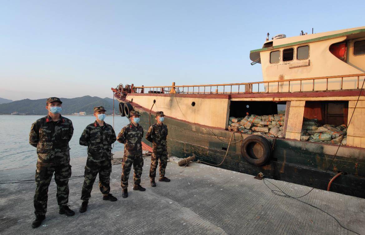 广东汕尾海警局与公安部门开展联合打私行动