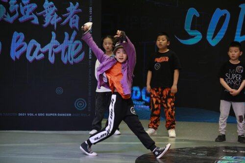 本届大赛也将继续秉持公平公正的原则,让一众街舞少年在专业的舞台上