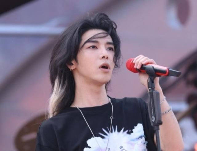 华晨宇演唱会上蹦迪?导演刘信达公开怒怼,喊话演出协会管管他休闲区蓝鸢梦想 - Www.slyday.coM