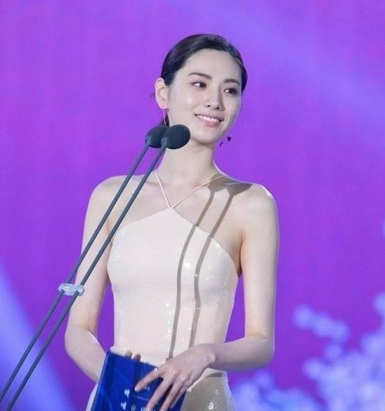 连续3年评为世界第一美,人鱼裙太靓眼,网友:行走的人鱼|林珍娜|韩国