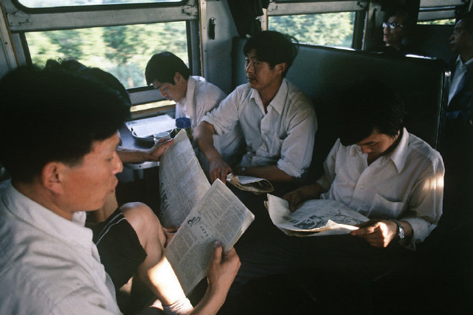 80年代的绿皮火车 | 摄影师alain le garsmeur__财经头条