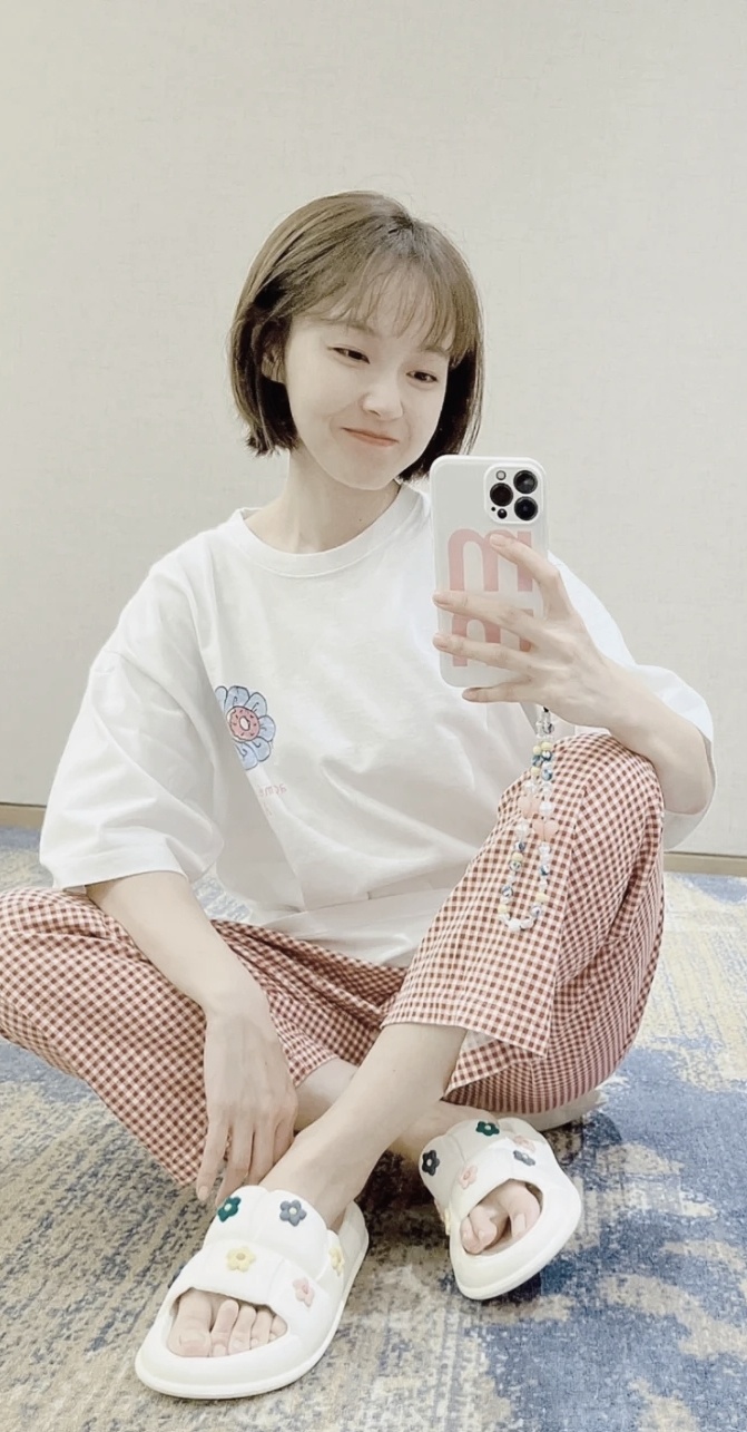 张佳宁看起来超可爱