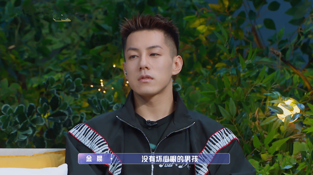 金晨赴约与卡斯柏甜蜜相拥他单纯没坏心眼私下会从朋友开始