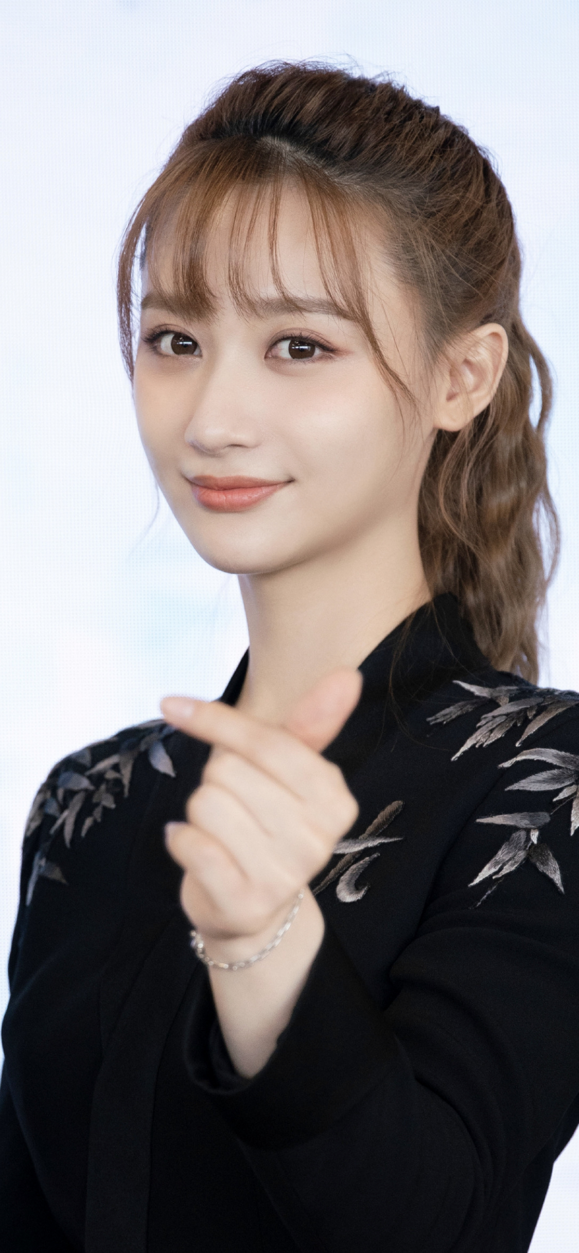 《星落凝成糖》何宣林(完美世界影视)__财经头条