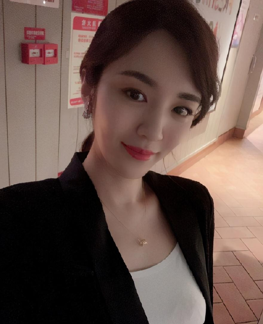 王晓晨才是隐藏的好身材当她穿上泳衣旁边人的眼神太直接了
