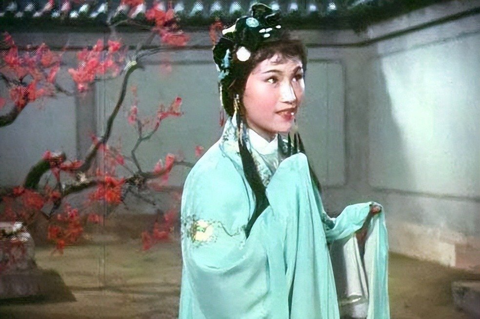王文娟在1962年范岑导演的越剧电影《红楼梦》中,饰演林黛玉.