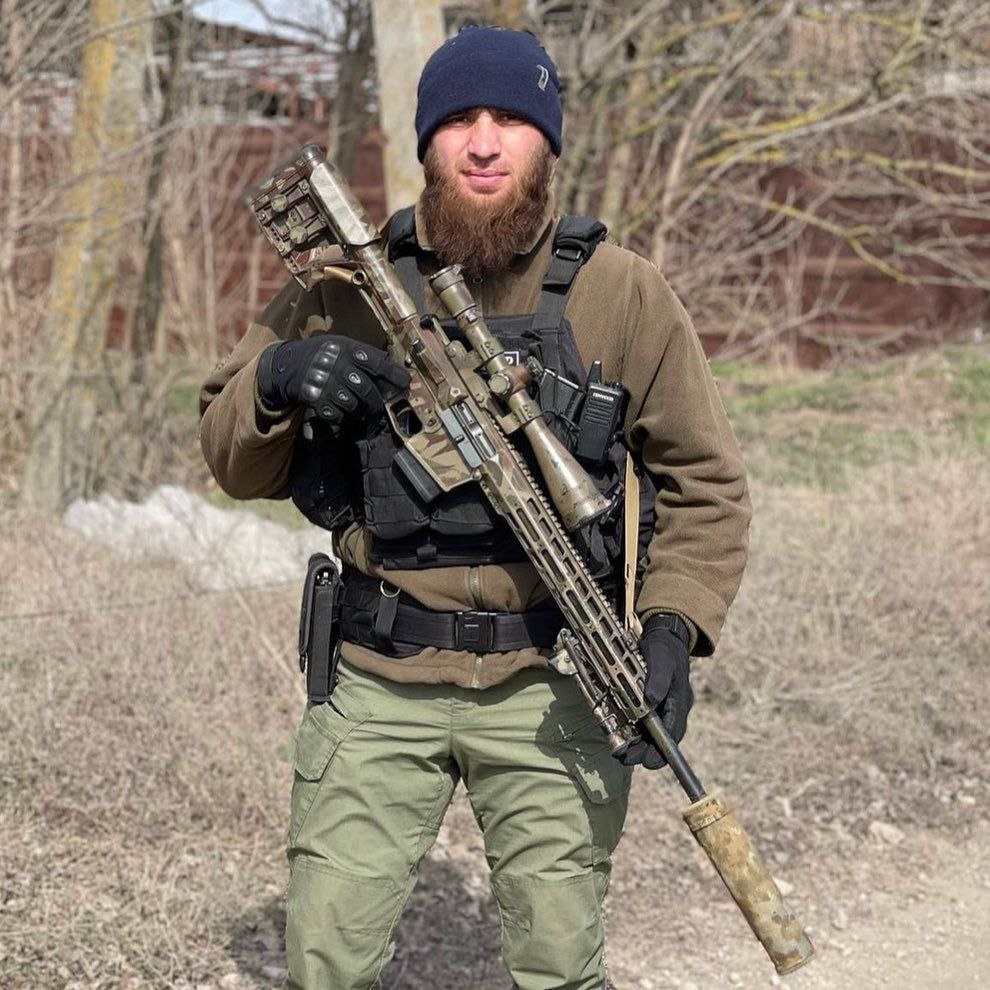 改用缴获乌克兰uar-10步枪的俄军车臣部队狙击手……_高清图集_新浪网