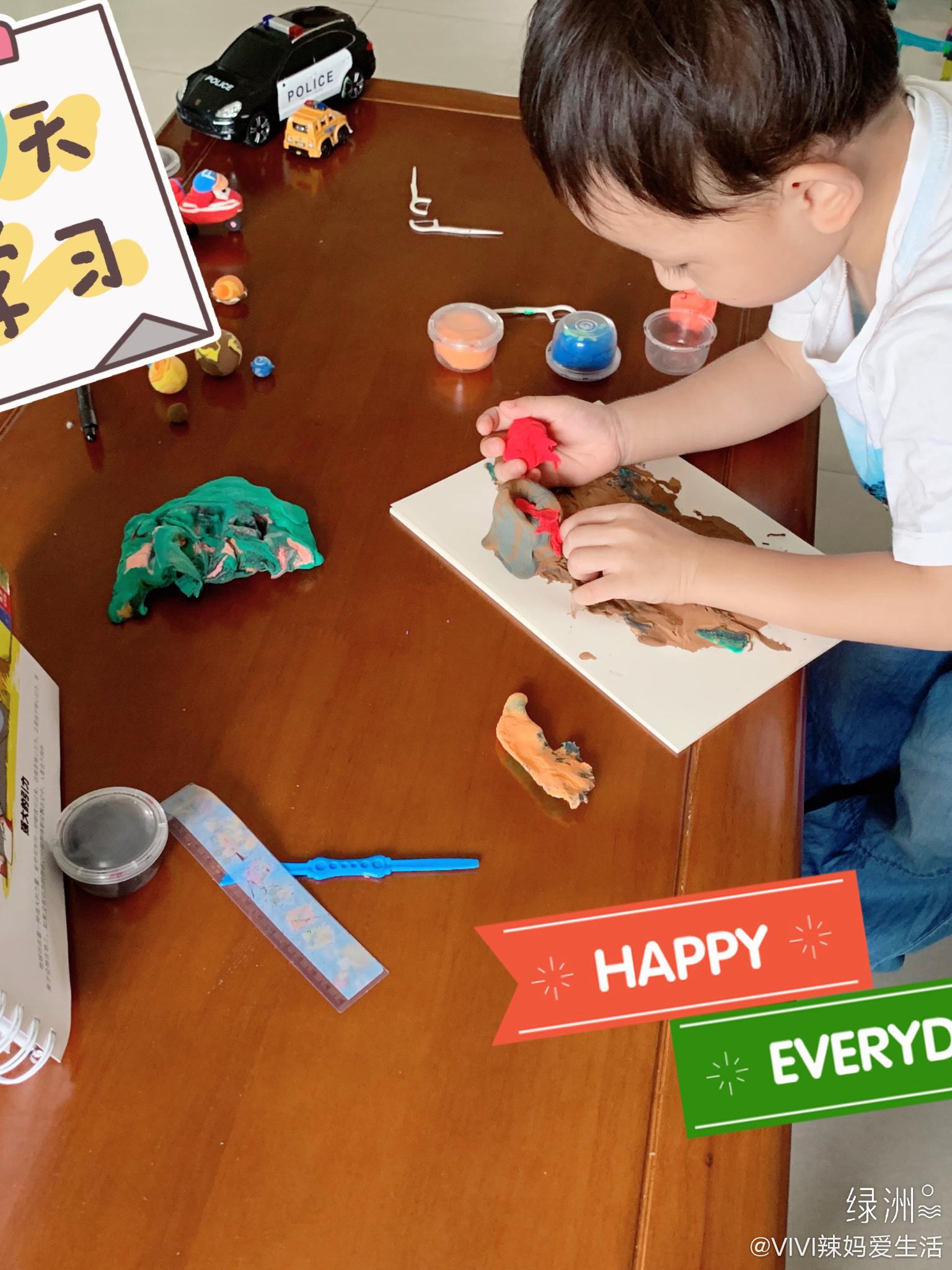 很多小朋友都喜欢玩粘土