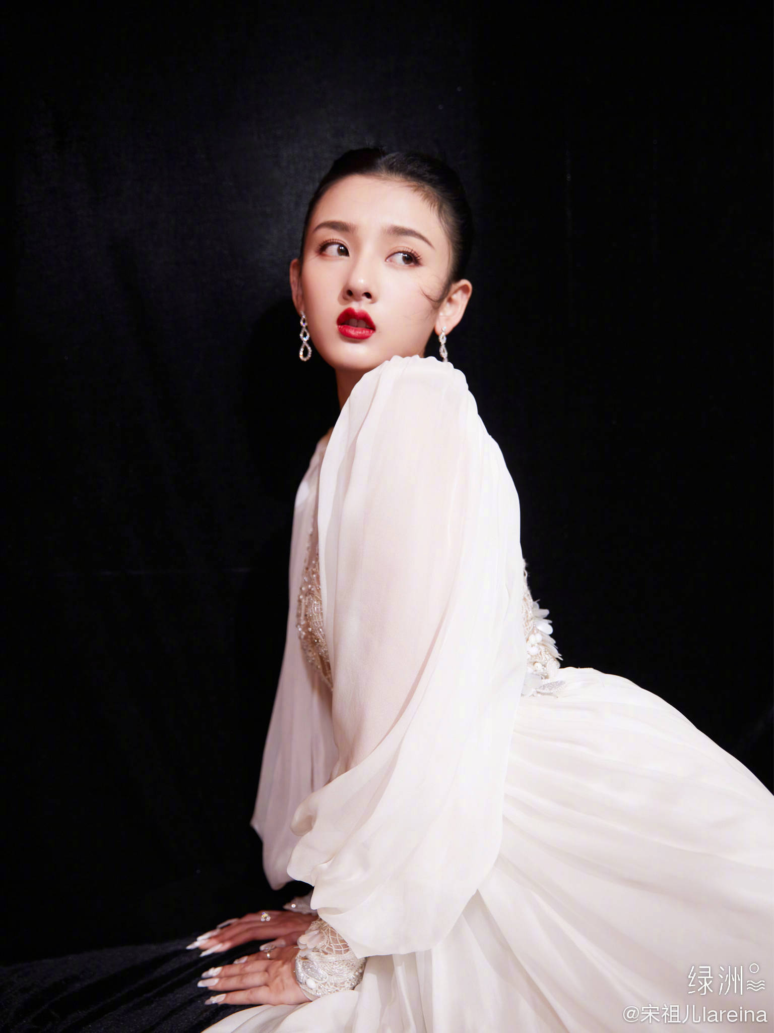 宋祖儿更新微博,才发现祖儿都身材也太辣了吧!