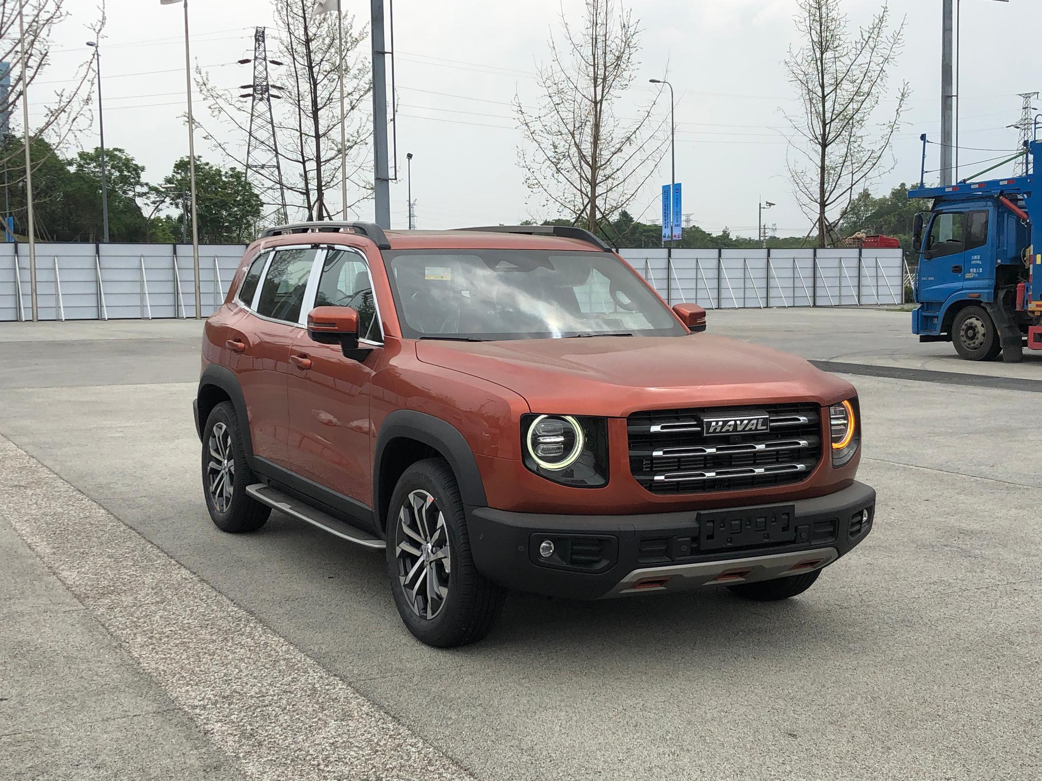 这次成都车展长城带来了哈弗大狗还有高端品牌的wey坦克300