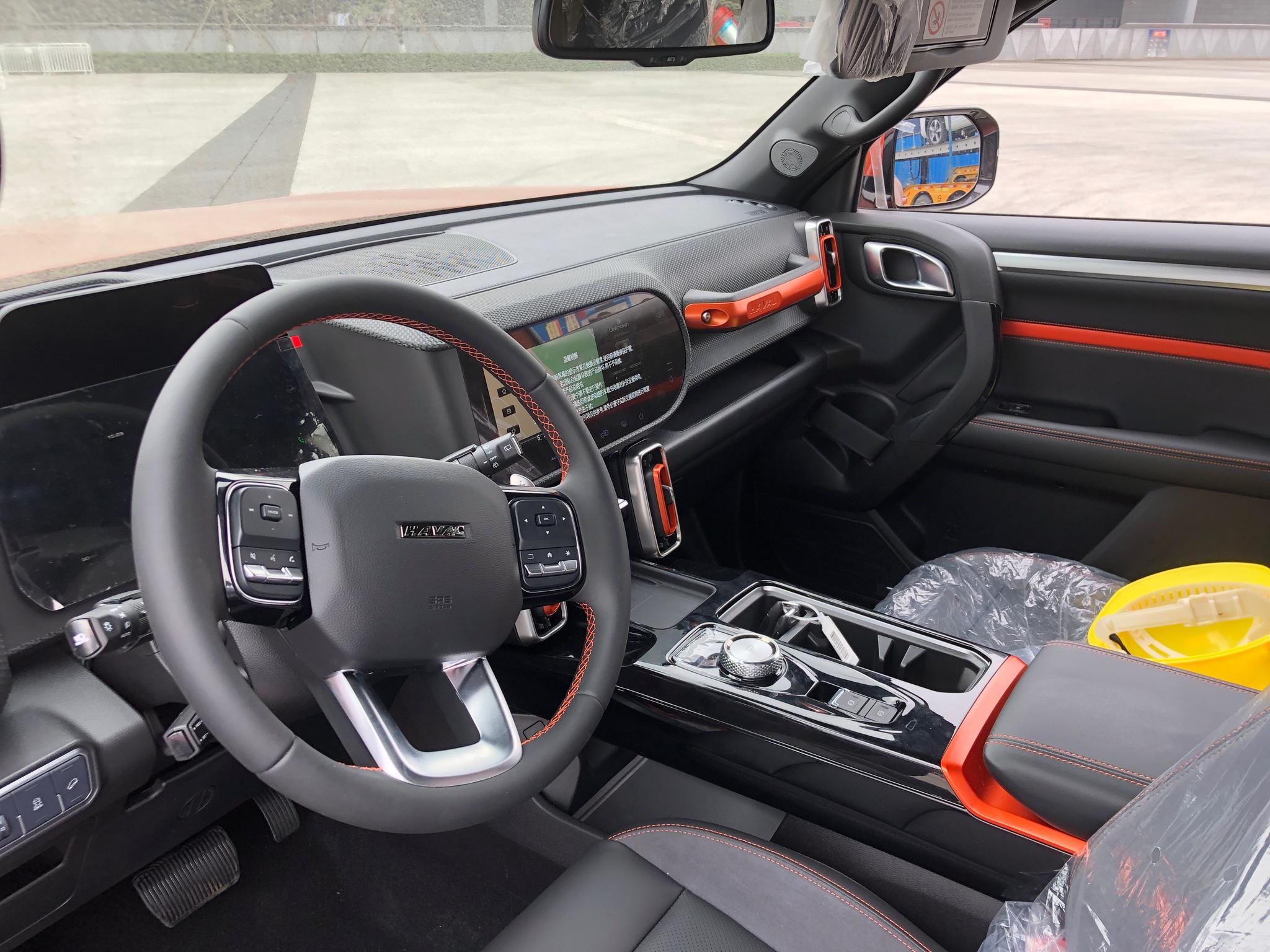 这次成都车展长城带来了哈弗大狗还有高端品牌的wey坦克300