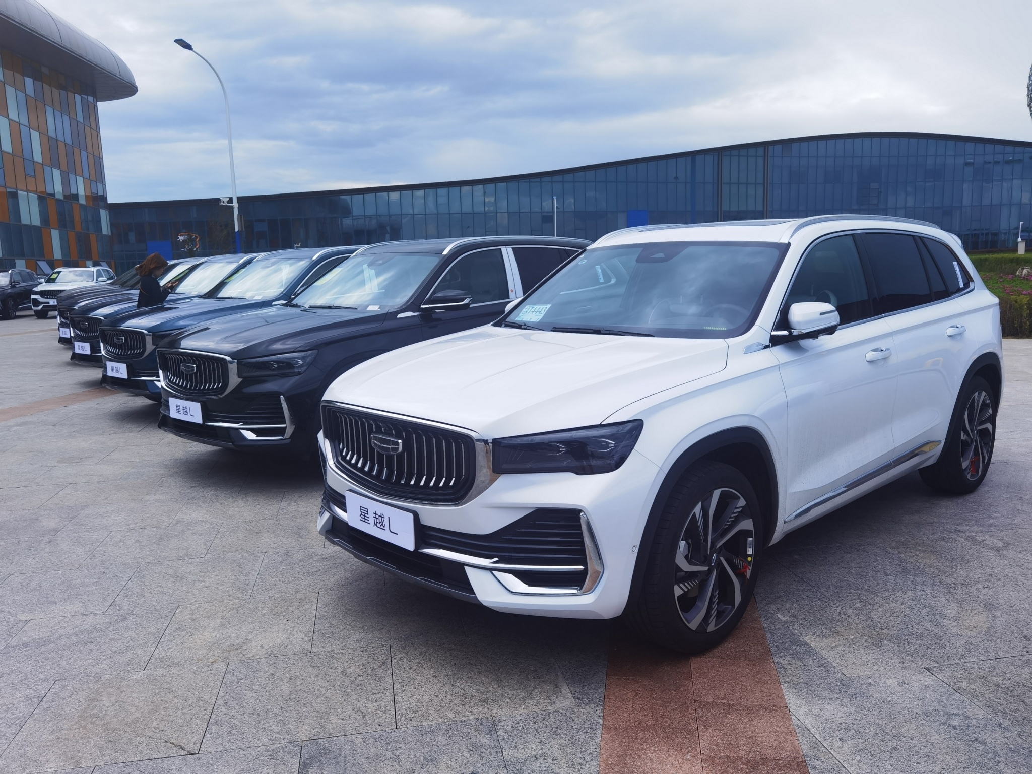 中国星旗舰suv星越l全球上市,售价:13-18万,可惜资源紧张