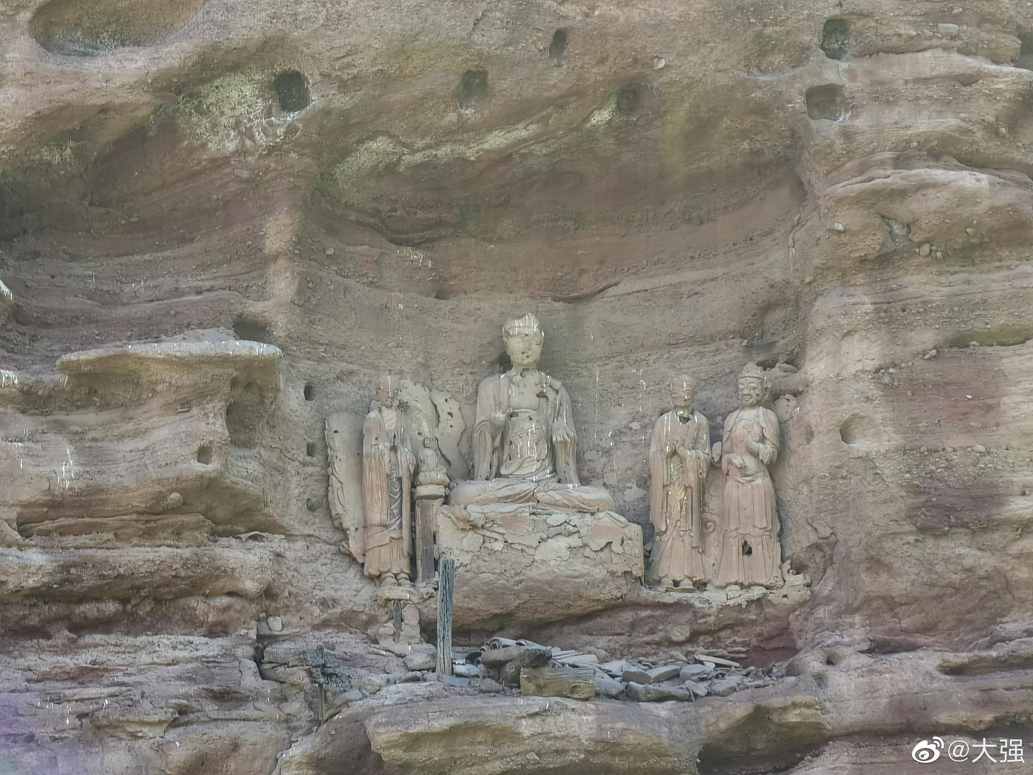 云崖寺石窟位于甘肃省平凉市庄浪县