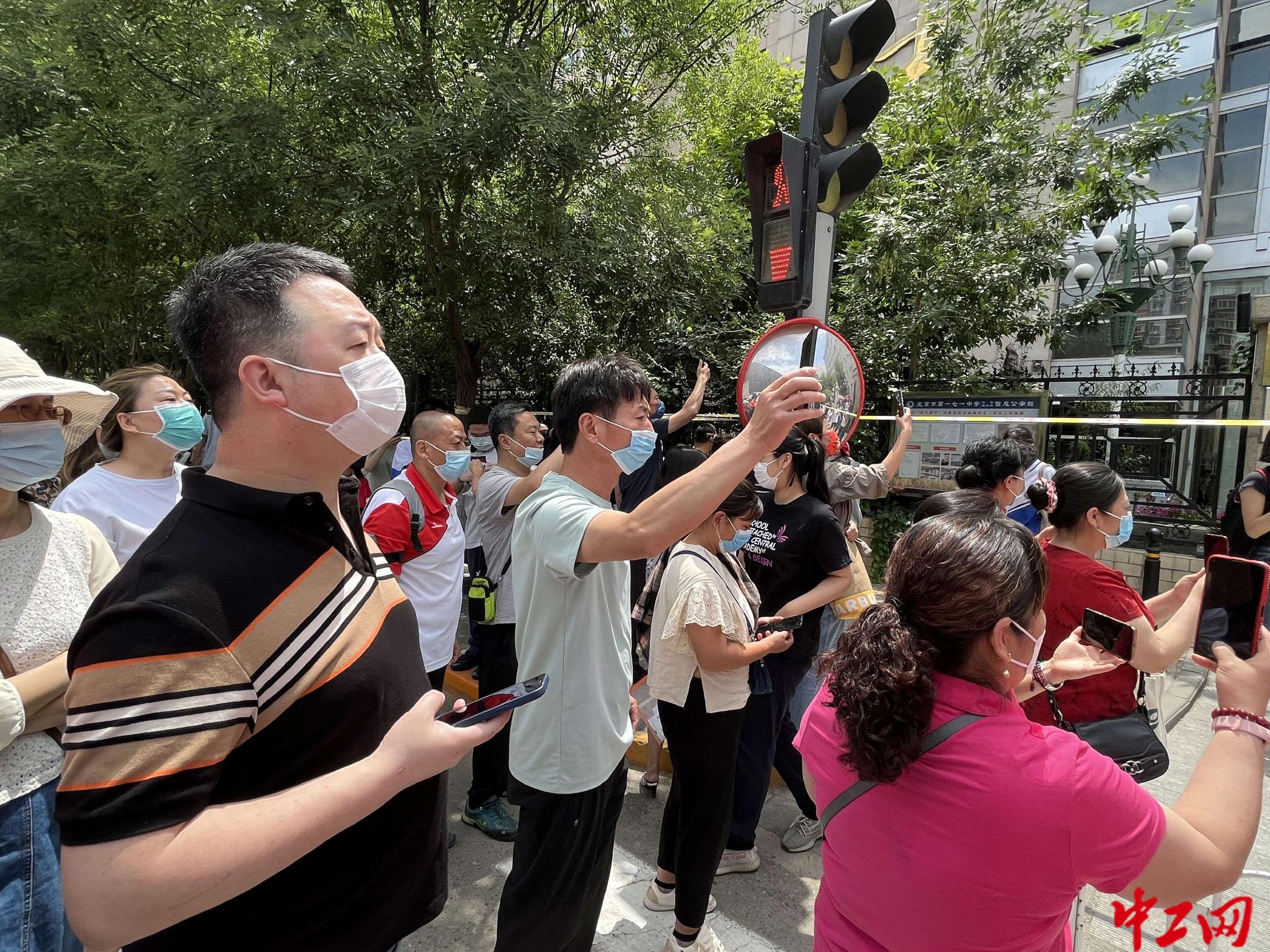 开考第一天!多图直击2022年北京高考现场休闲区蓝鸢梦想 - Www.slyday.coM