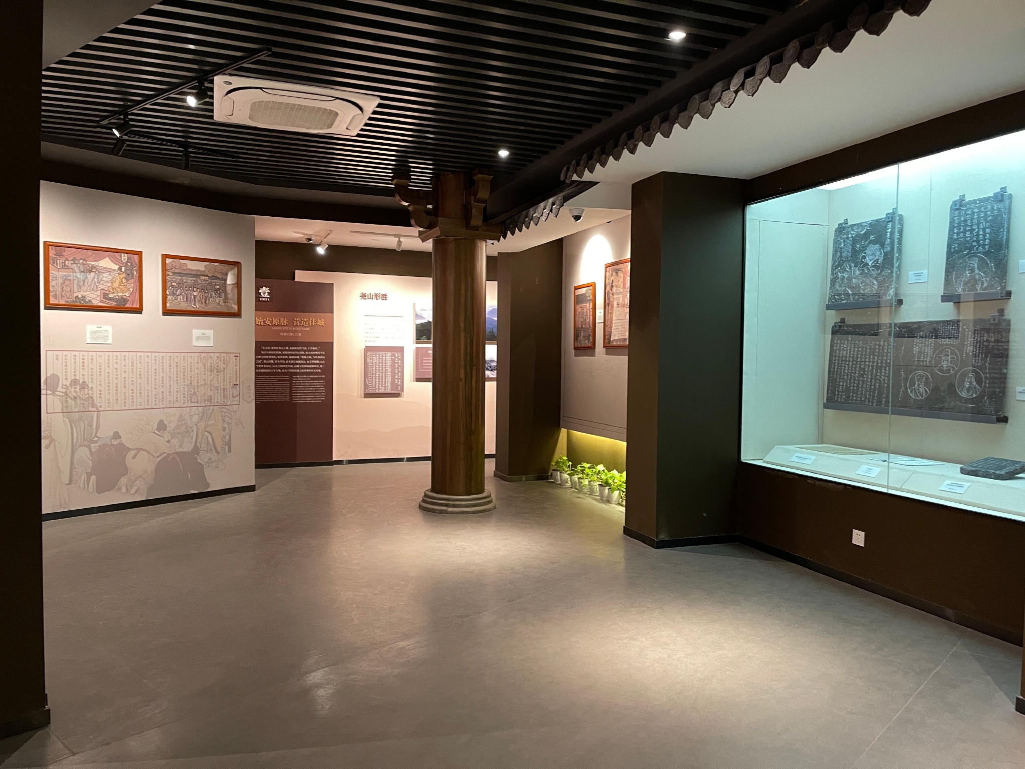 桂林明靖江王陵博物馆陈列简单以图文为主