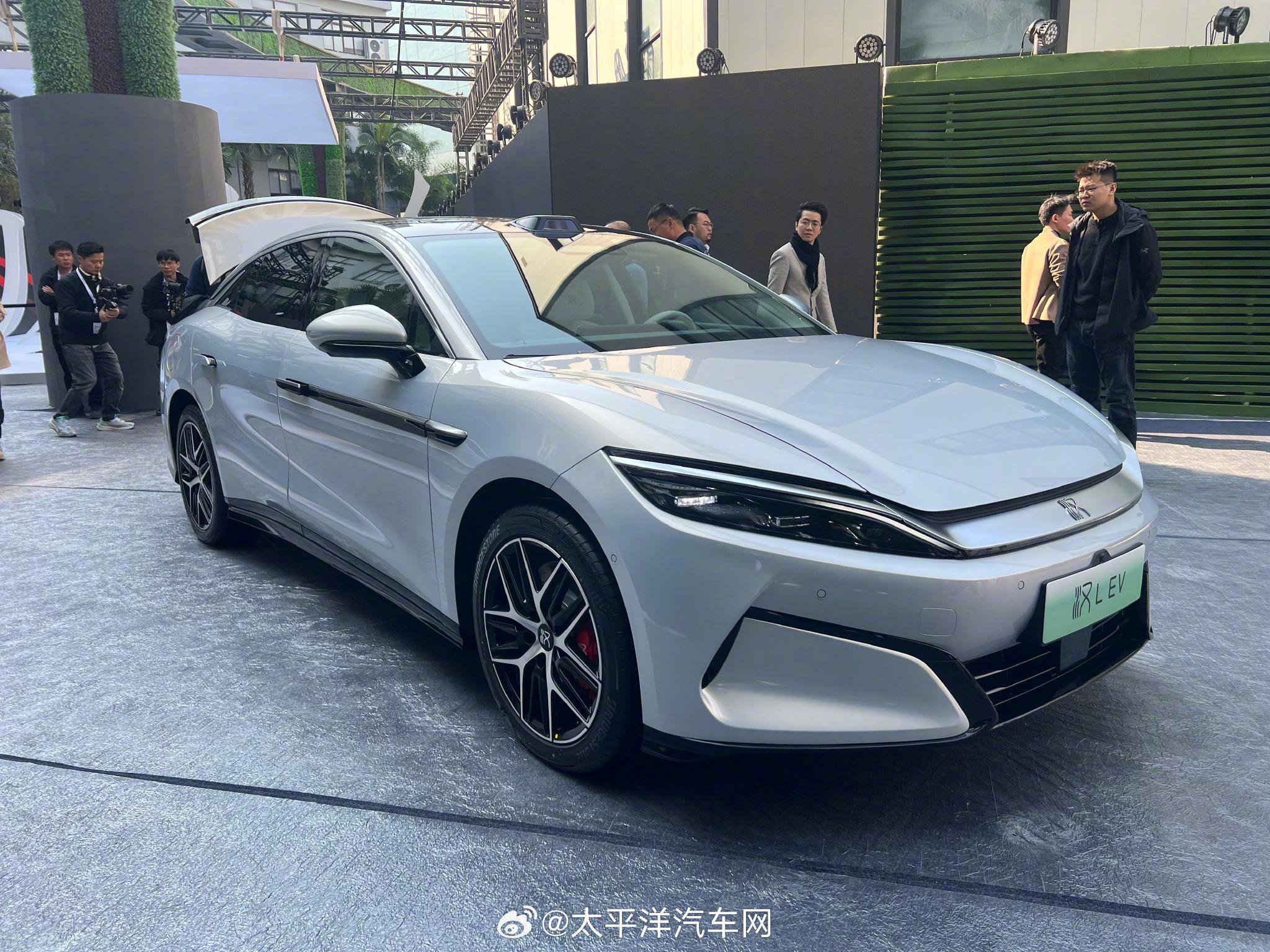 比亚迪汉 L 正式预售：EV 版 27 万-35 万元，DM 版同期开启盲订-百货之家