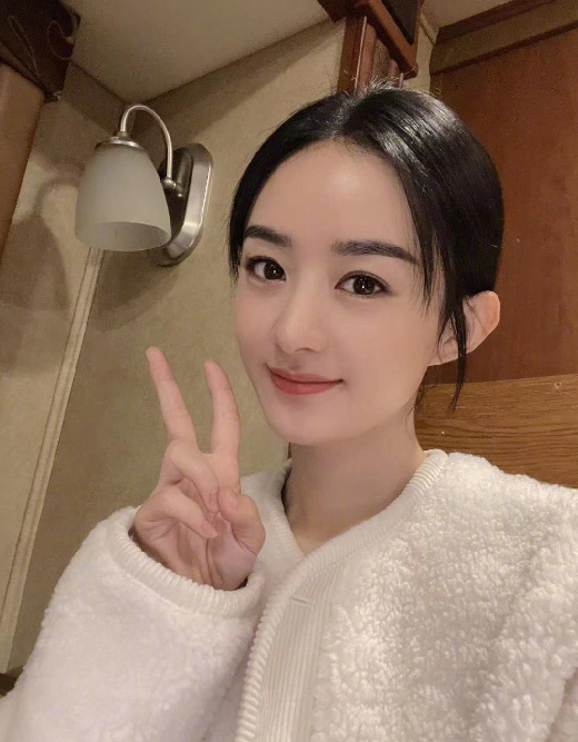 赵丽颖辟谣为新戏特意增肥，笑称角色使然，粉丝：演什么像什么休闲区蓝鸢梦想 - Www.slyday.coM