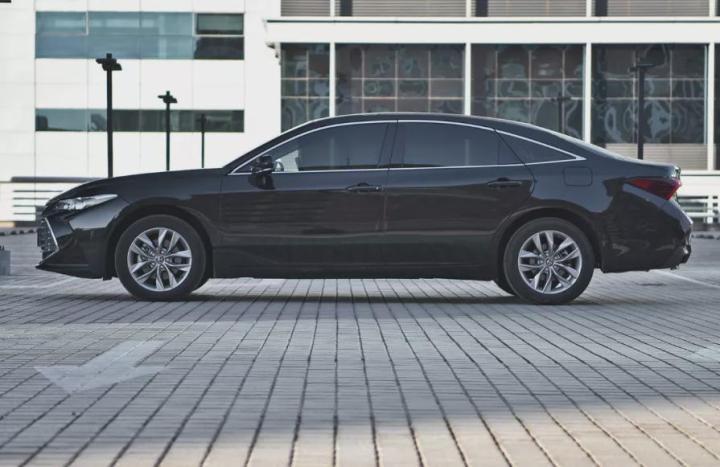 谁才是内外兼修的B级车？现代索纳塔对比丰田亚洲龙