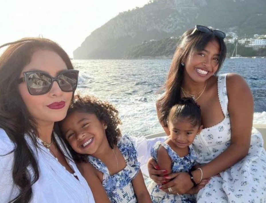 正义不会缺席!瓦妮莎获赔1600万,社媒晒合照:献给科比和吉安娜休闲区蓝鸢梦想 - Www.slyday.coM 正义不会缺席!瓦妮莎获赔1600万,社媒晒合照:献给科比和吉安娜休闲区蓝鸢梦想 - Www.slyday.coM