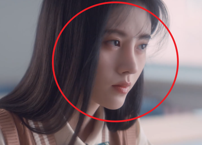 鞠婧祎新专辑遭质疑,鼻子透光严重先不说,侧脸凹陷太吓人!