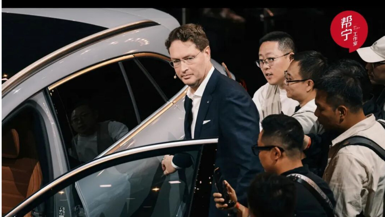 撕下超豪华标签,康林松争取最后“机会”|奔驰|amg cla|车型|施密特|电动汽车_新浪新闻