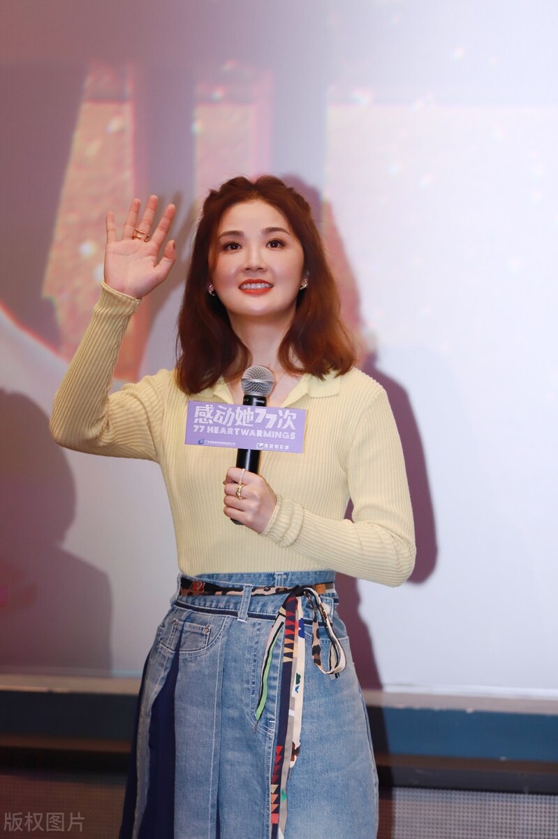 阿sa蔡卓妍现身活动美得让人羡慕