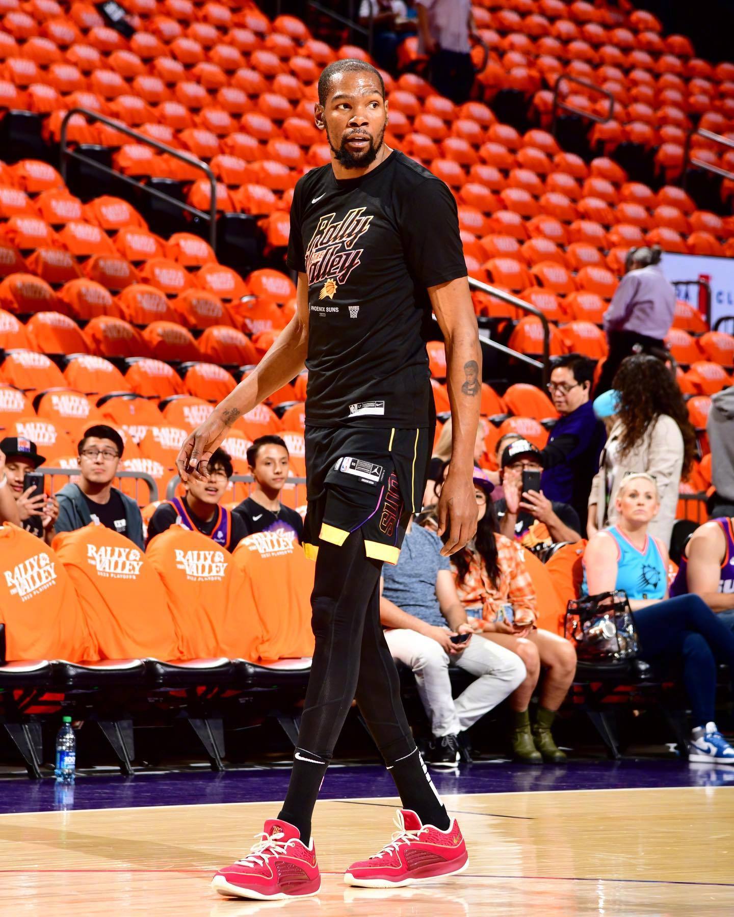 最近杜兰特与耐克签下终身合同,kd16也正式在季后赛亮相……__财经