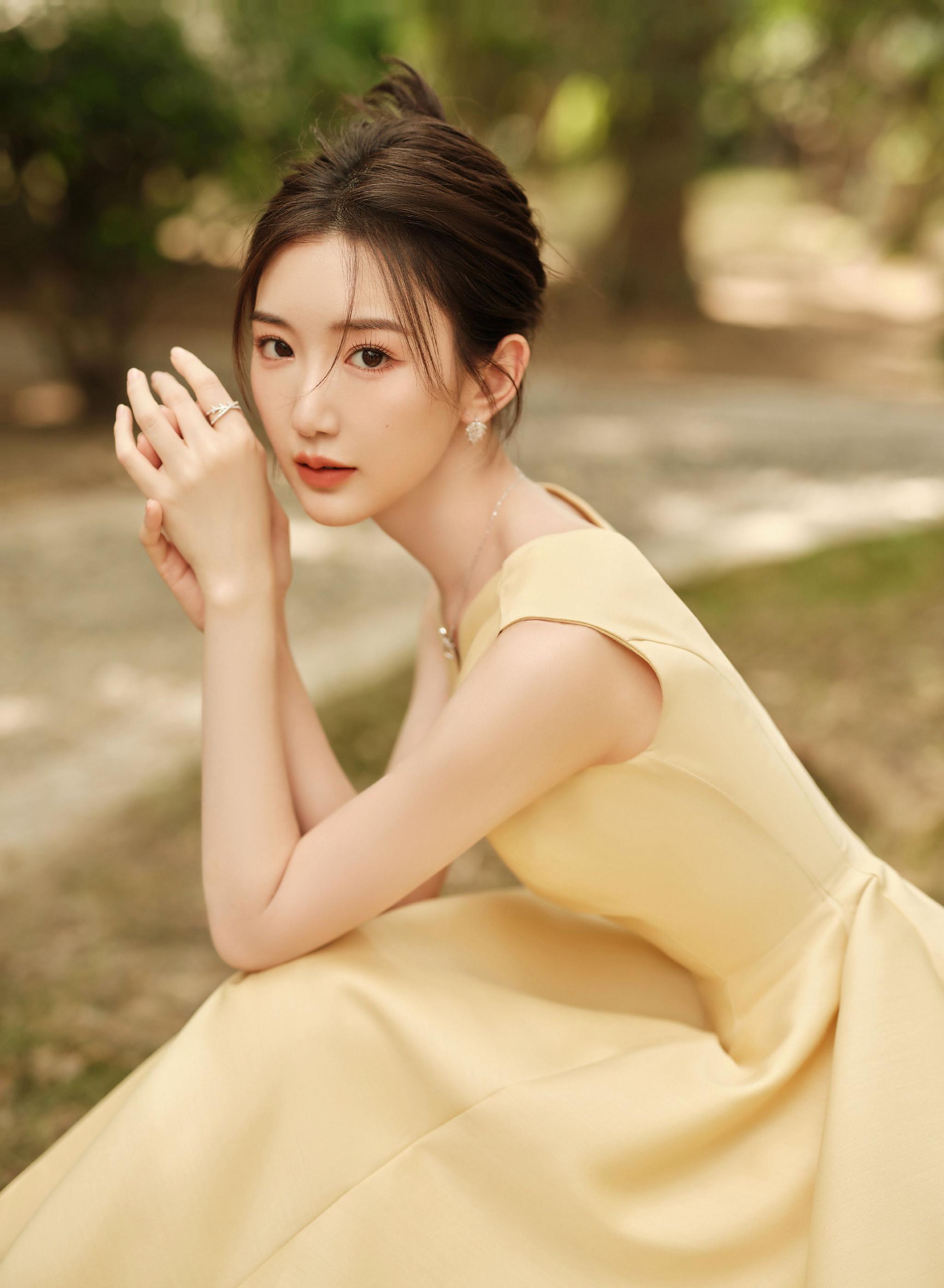 精致细腻的五官文静气质的女人毛晓彤