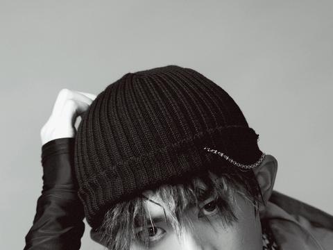 有被易烊千玺这个眼神杀到!鲻鱼头 挑染白发