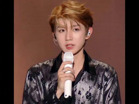 这些才是王源十周年演唱会生图|演唱会|王源_新浪新闻