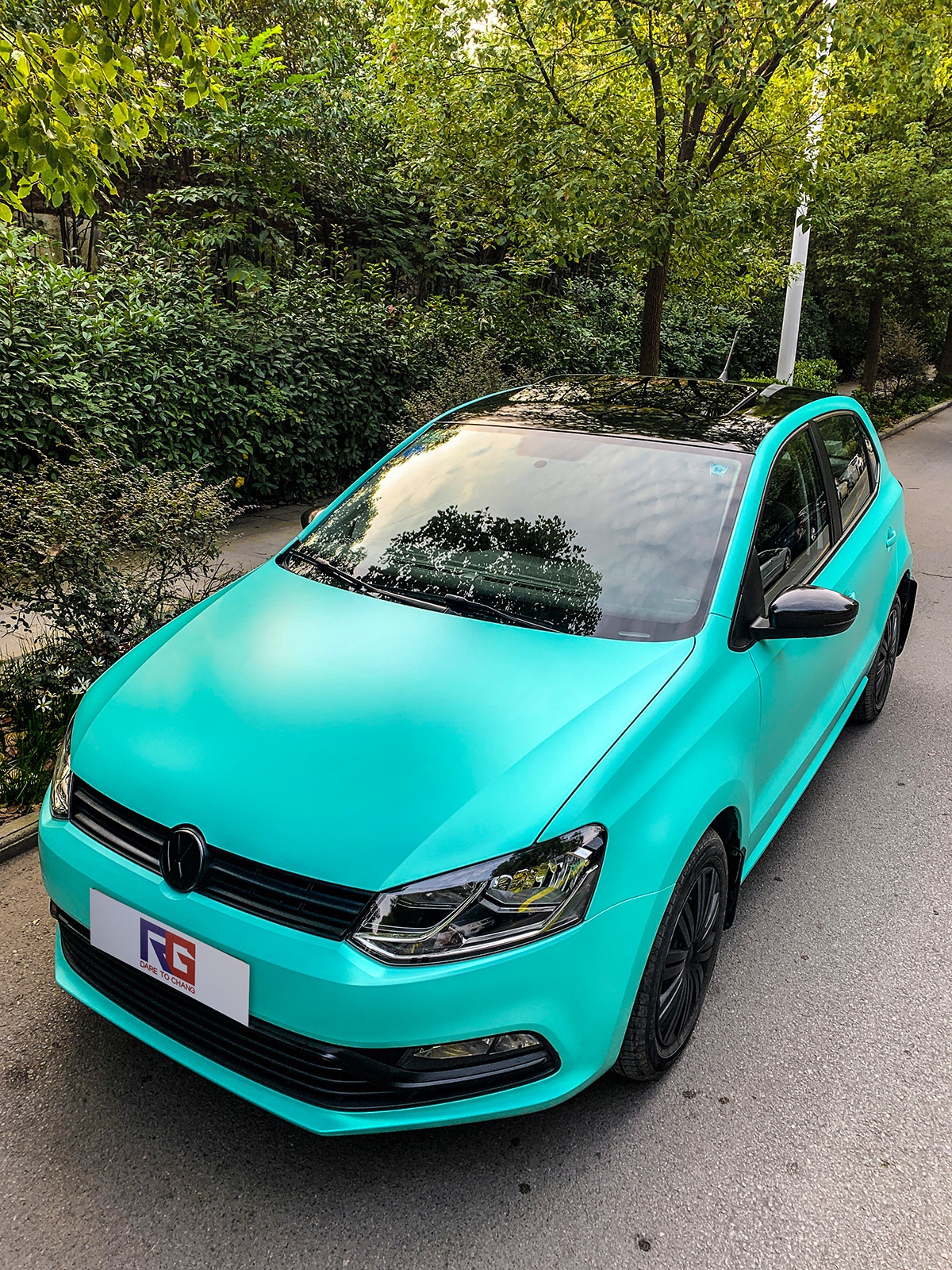 小编今天给大家推出的是全网最新的大众polo车身改色膜电光蒂芙尼,给