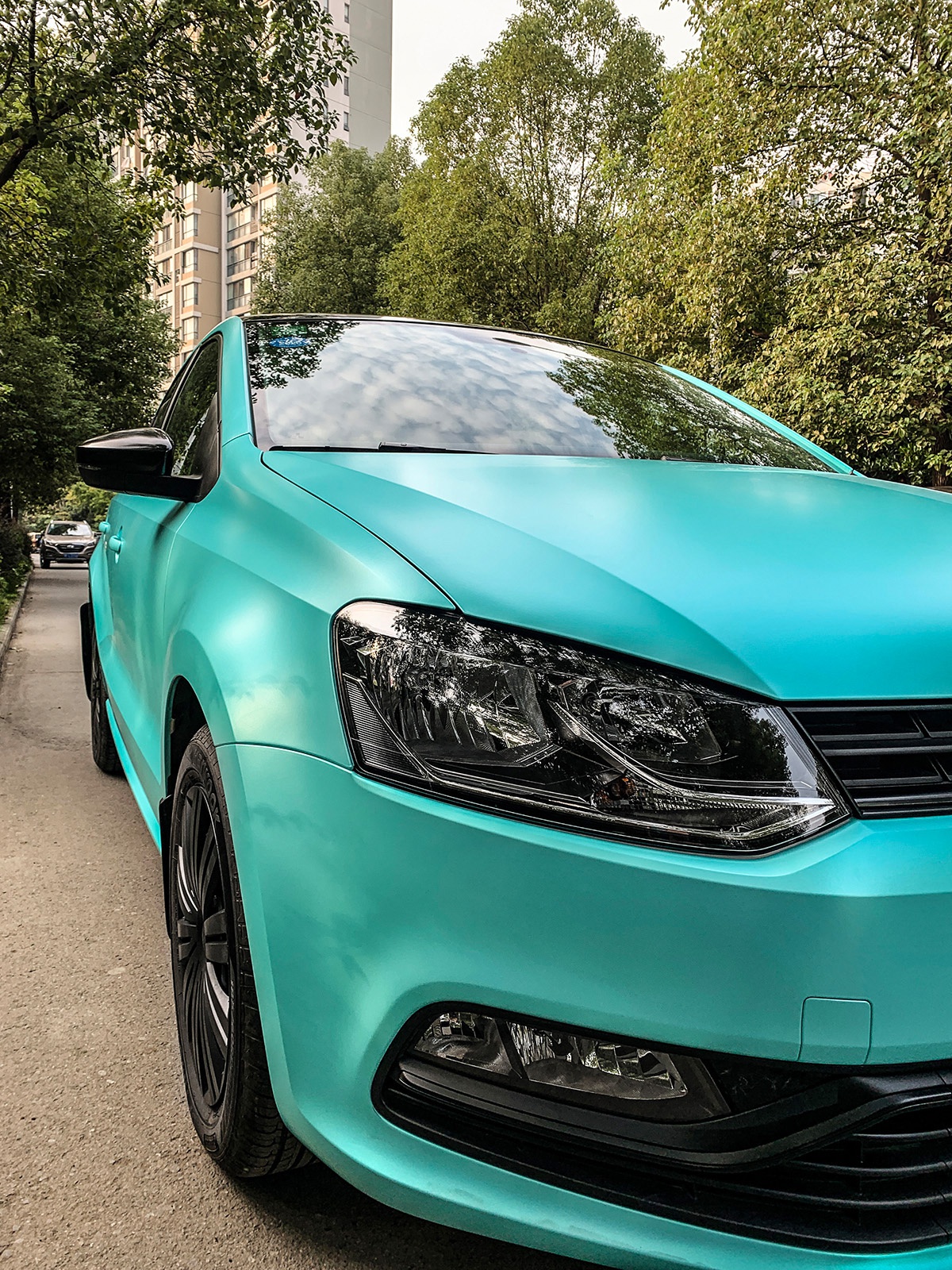 贴膜,小编今天给大家推出的是全网最新的大众polo车身改色膜电光