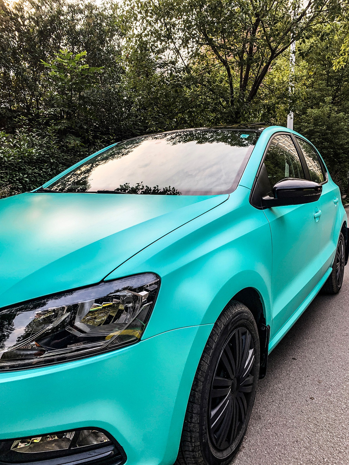 贴膜,小编今天给大家推出的是全网最新的大众polo车身改色膜电光