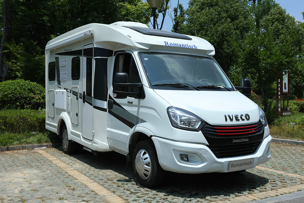 德国设计团队打造 三口之家轻奢旅行首选 罗曼特斯t1房车