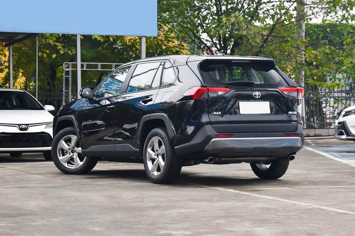 20万买SUV，家用是选RAV4还是CR-V？比一下就知道了