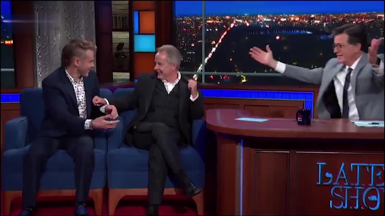 梅里和皮聘一起登台托尔金骨灰级爱好者扣熊的深夜秀