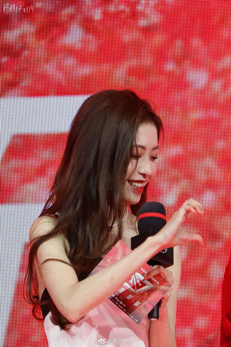 希然晒美照:喜欢现场有很多原因 主要是有你们!__财经头条