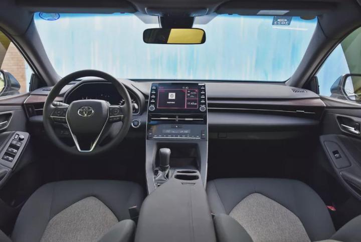 谁才是内外兼修的B级车？现代索纳塔对比丰田亚洲龙